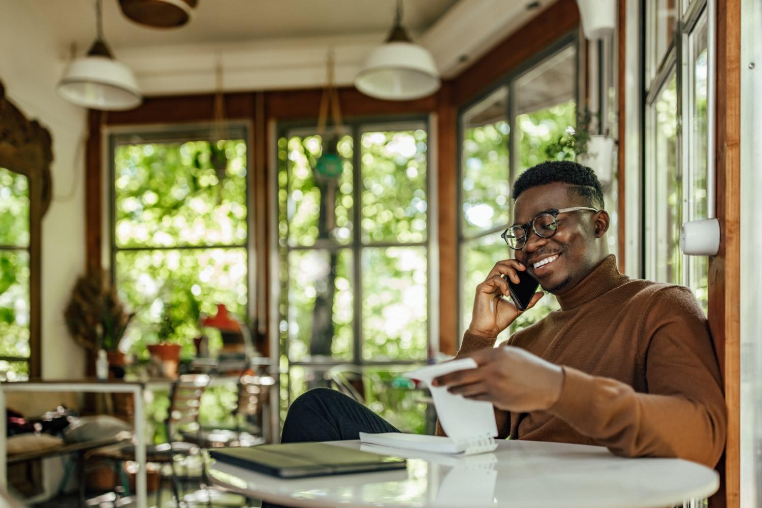 Man talking on the phone at a cafe